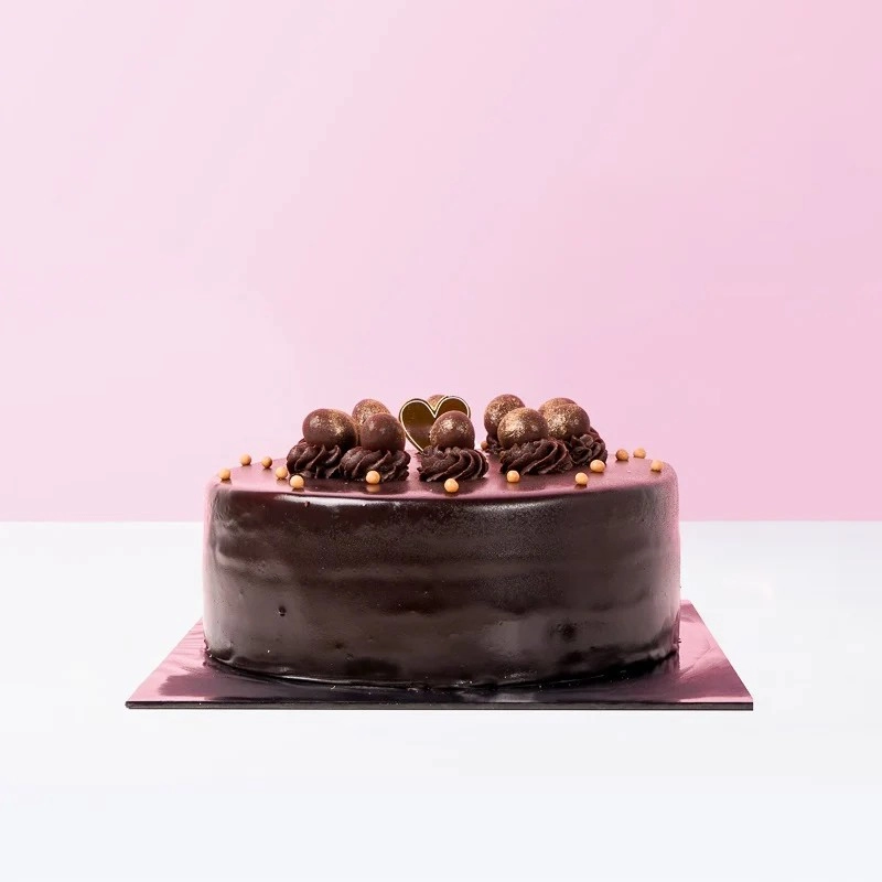 Smooth Chocolate Truffle Cake